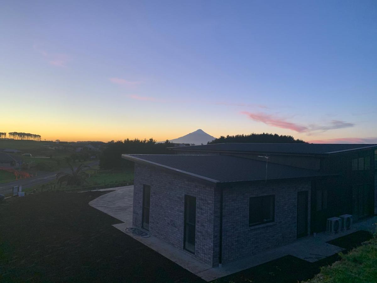 Executive-Style Home Away From Home. Hawera Exterior foto